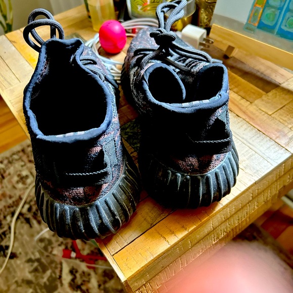 YEEZY Boost 350 v2 - Picture 2 of 2